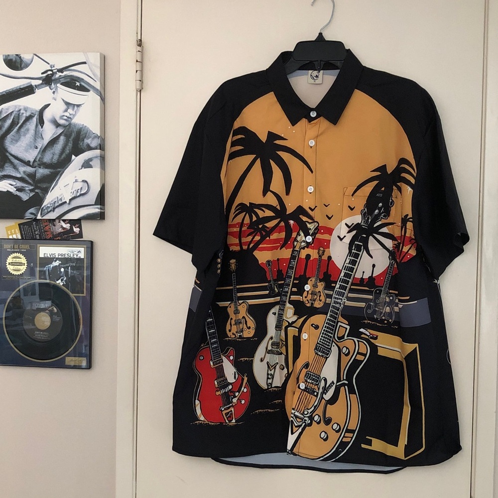 Men’s Button front Guitar print shirt! new, no tags! Black/gold/red! XL